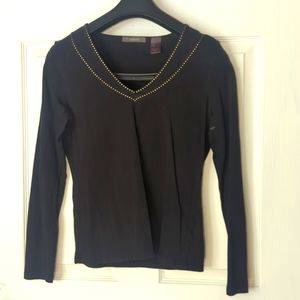 Long sleeve T-shirt with bronze colored studs at neckline